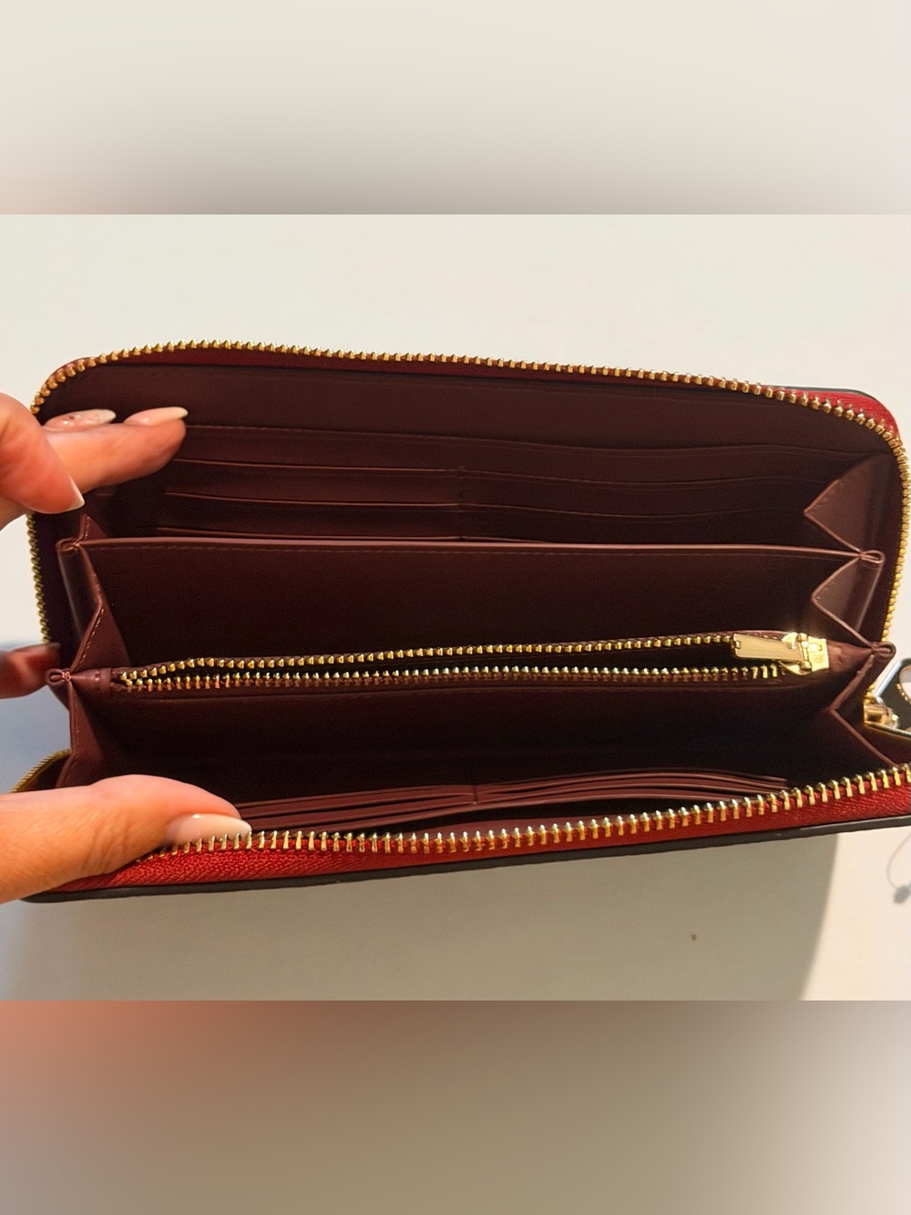 New Coach Brown Pebbled Leather Zip Wallet with Gold Logo - Picture 3 of 7